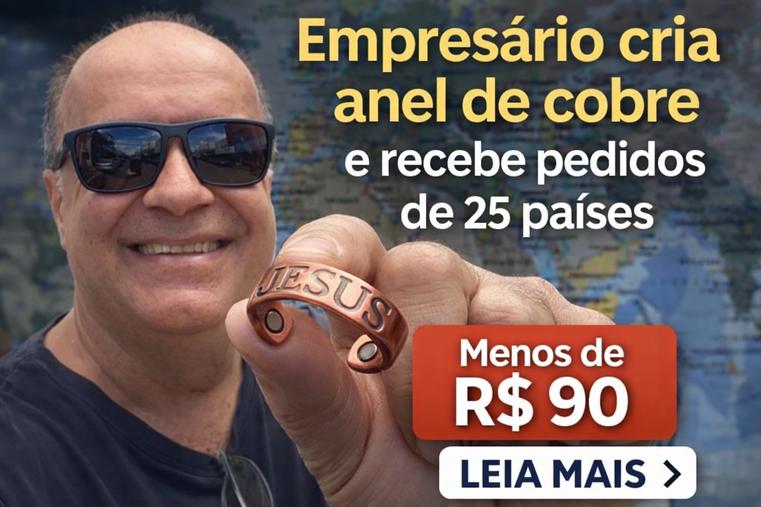 Empresário brasileiro Alessandro Machado mostrando o anel de cobre com JESUS gravado