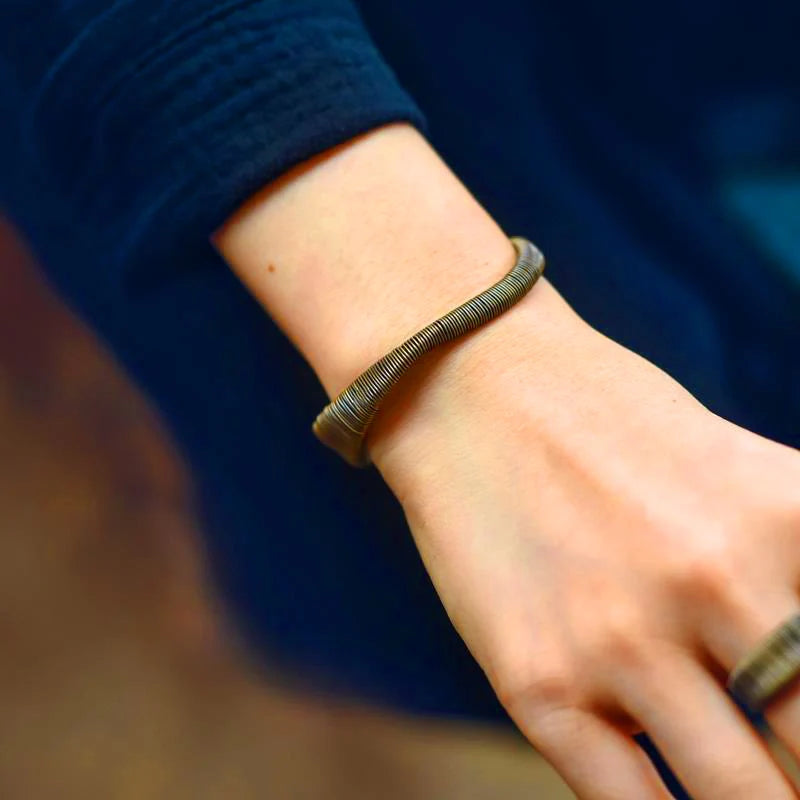 Conjunto Artesanal de Cobre Geométrico - Anel e Bracelete Energético | Trabalho Manual