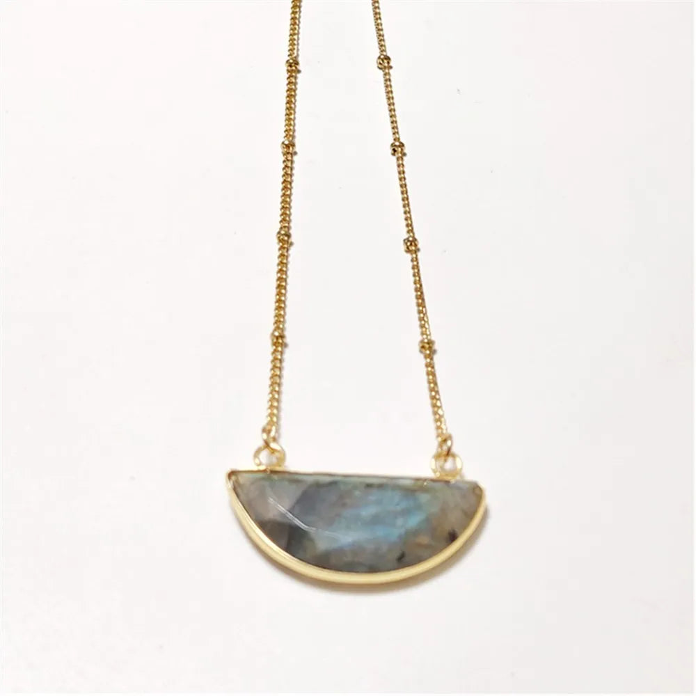 Colar de Cristal Natural com Corrente Satélite | Pingente Coração de Amazonita - CrystalHeart™