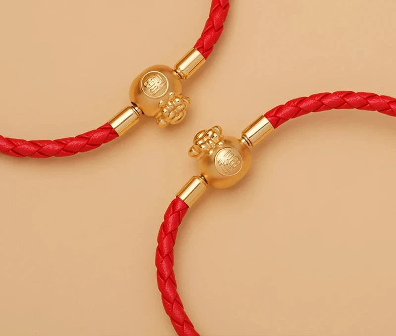 FúFlow™ - Pulseira Talismã de Prosperidade 福 | Couro Trançado e Banho Ouro 18K