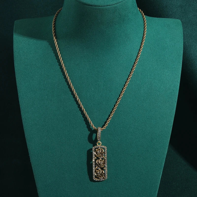 Colar de Camélia Vintage com Strass | Cobre Banhado a Ouro - CamelliaLux™