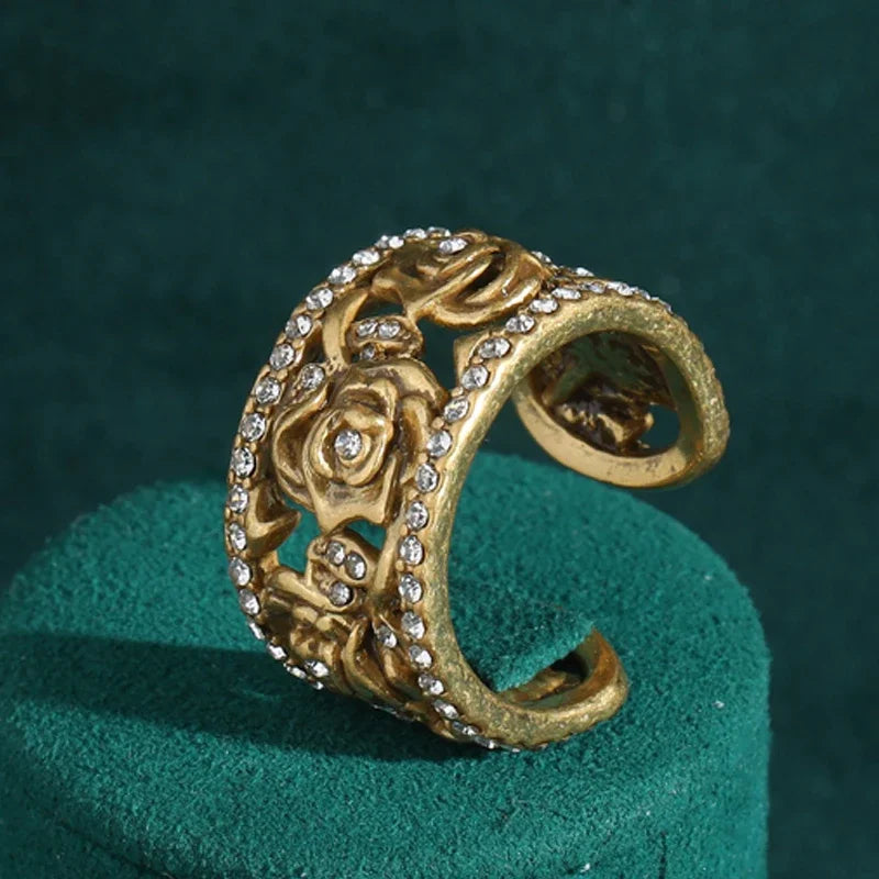 Anel de Camélia Vintage Ajustável com Zircônia | Cobre Banhado a Ouro - CamelliaLux™