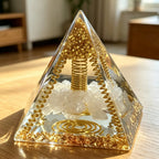 Pirâmide de Orgonite com Espiral de Cobre e Quartzo | CopperWire™
