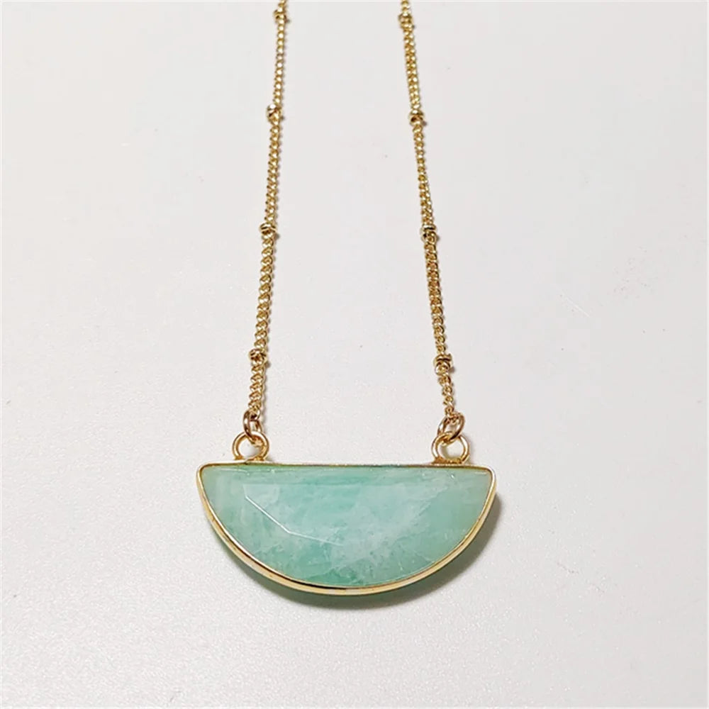 Colar de Cristal Natural com Corrente Satélite | Pingente Coração de Amazonita - CrystalHeart™