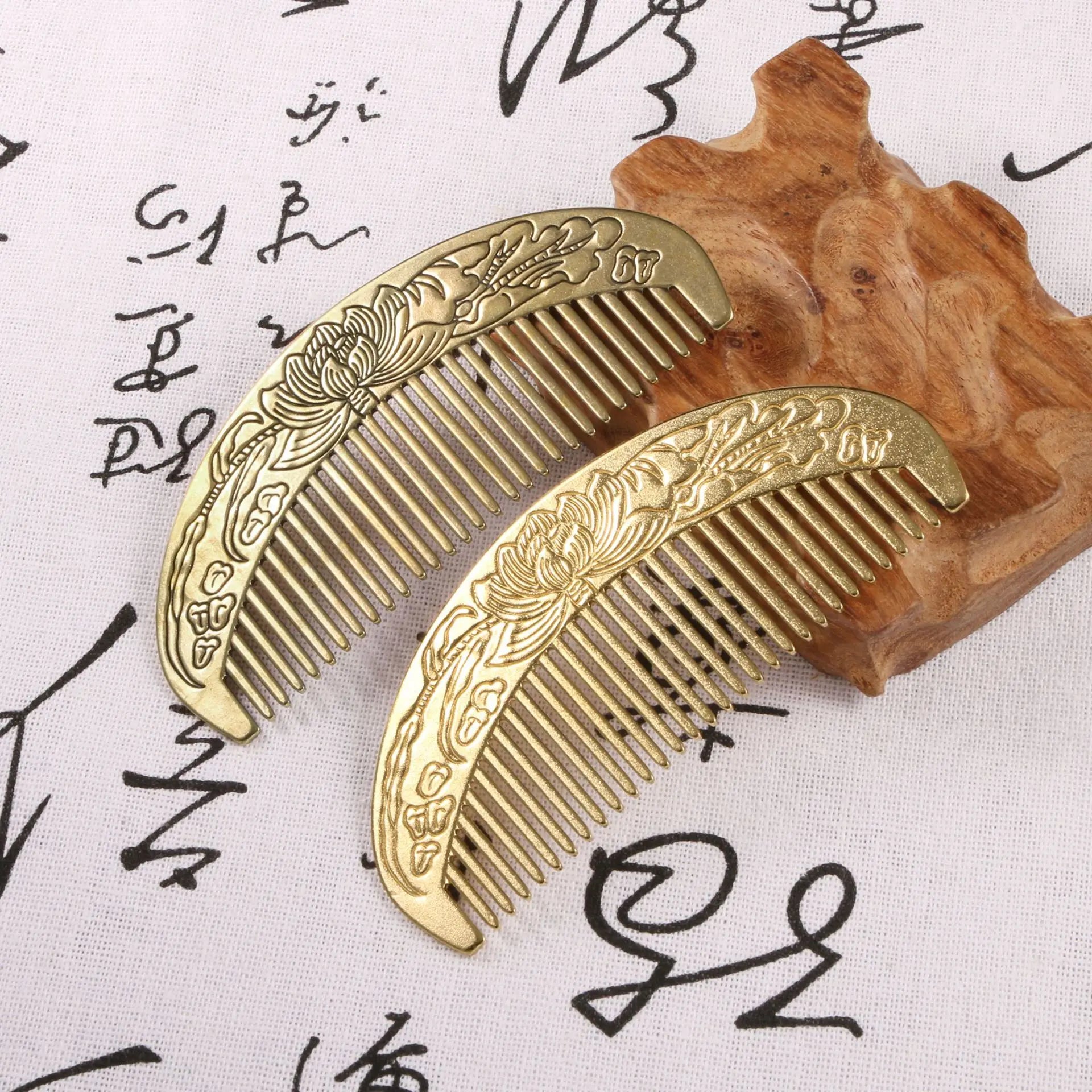 Pente de Latão com Padrão de Lótus | Massagem Energética e Bem-estar - LotusArt™
